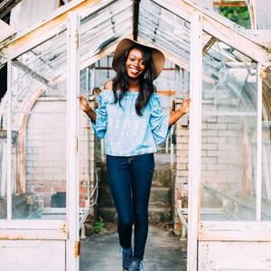 Meet your Posher, Kenesha